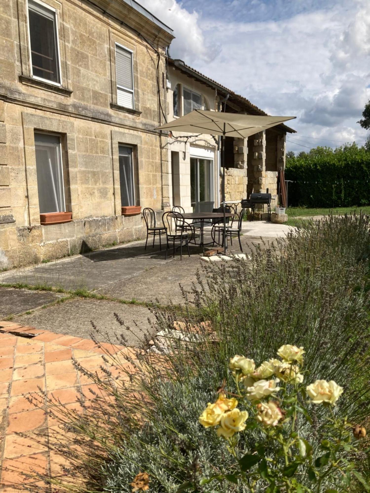 Maison De Campagne - La Belle Claudine Laruscade Exterior foto